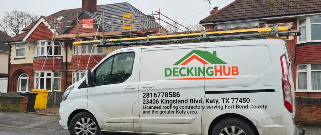 Deckinghub constractor on a site